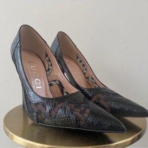 Gucci Black Lace & Croc-Embossed Leather Pointed Pumps